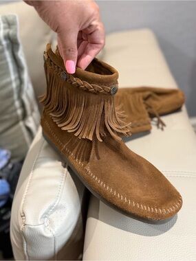 Minnetonka Chestnut Suede Fringe Braided Ankle Chukka Boots